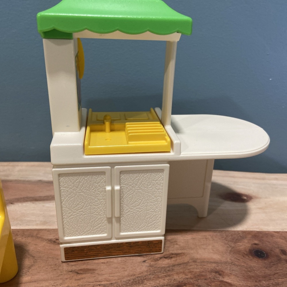 Little Tikes Dollhouse Kitchen Island Stove Oven with 2 Yellow Chairs - Picture 4 of 6
